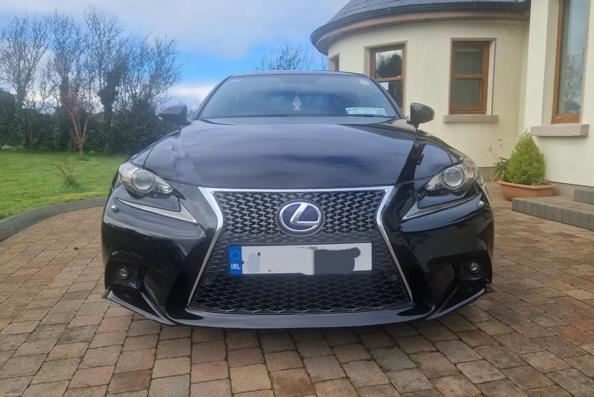 Lexus IS 2014 - Image 1
