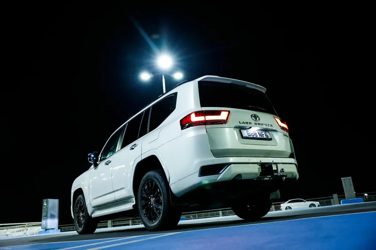 2026 LANDCRUISER AMAZON SAHARA ZX BLACK EDITON - Image 4