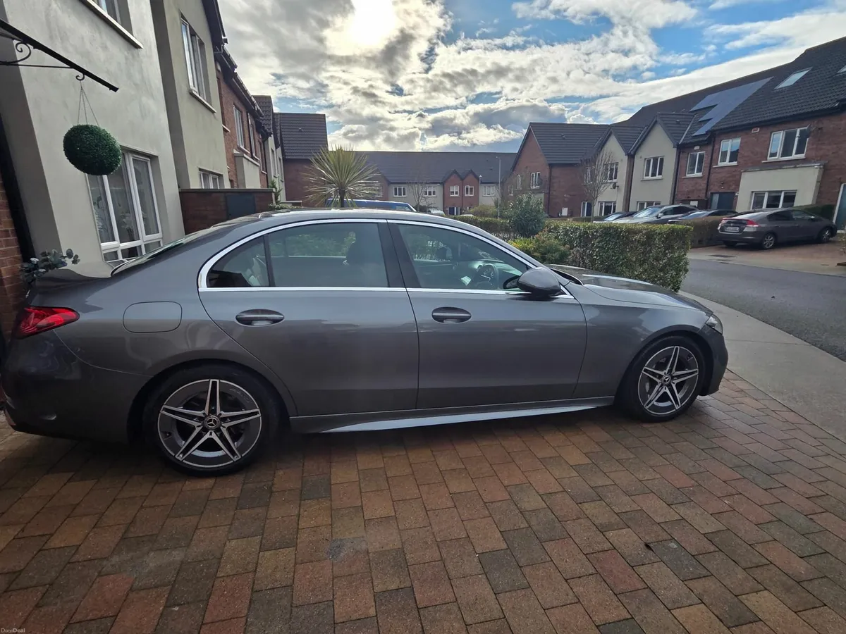 Mercedes-Benz C-Class 2022 - Image 4