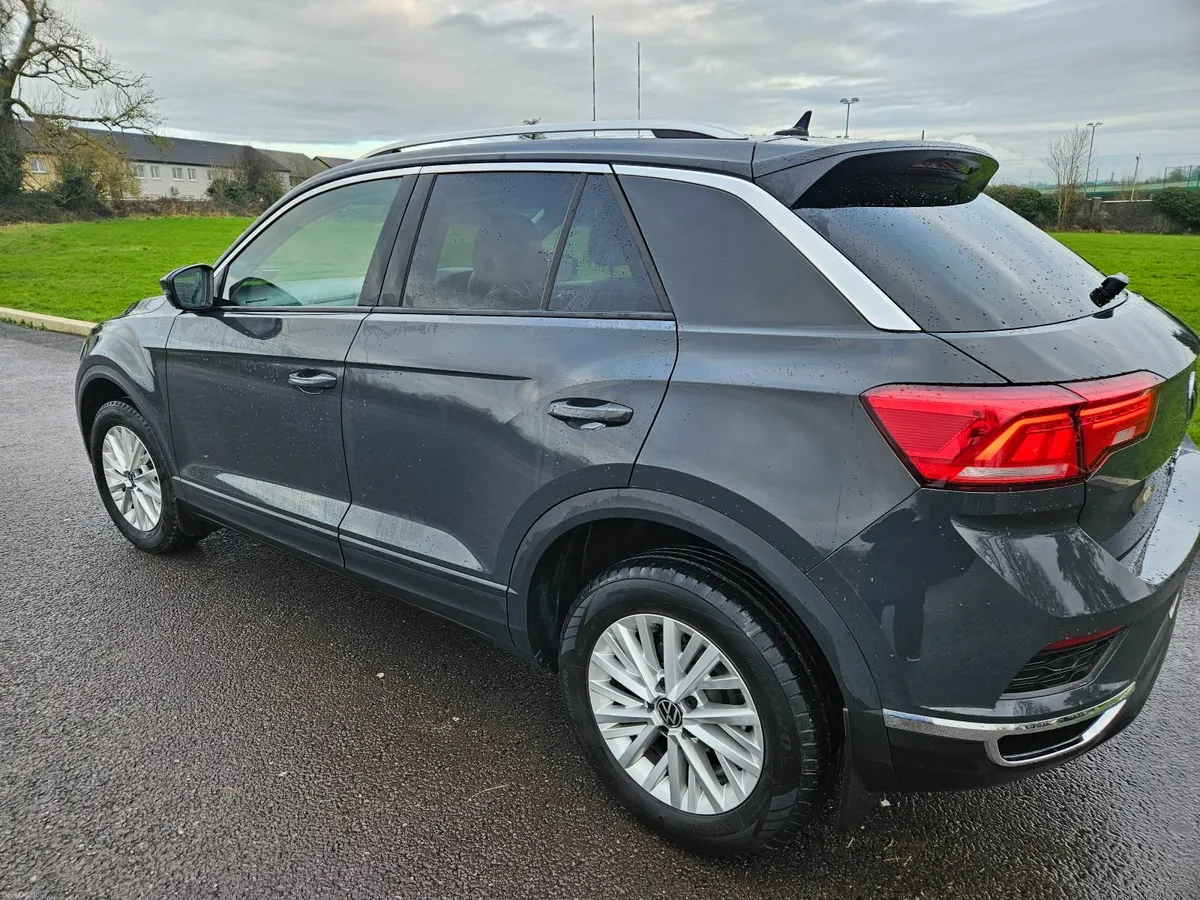 Volkswagen T-Roc 2022 *leather seats* - Image 4
