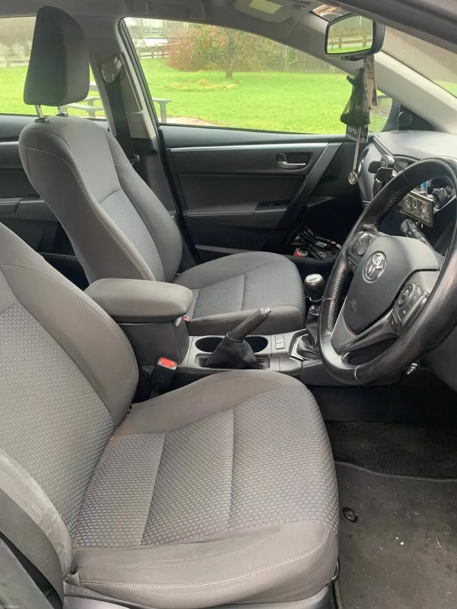 Toyota Corolla 2018 - Image 2