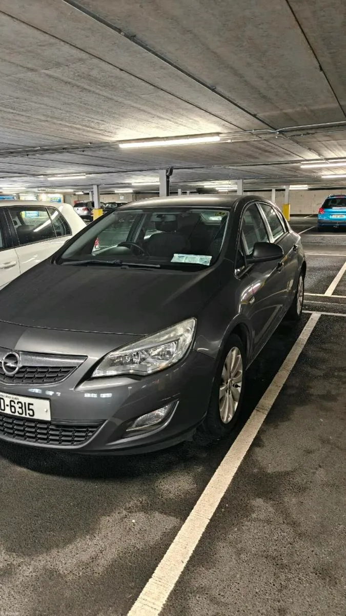 Opel Astra 2010 1.4L petrol - Image 1