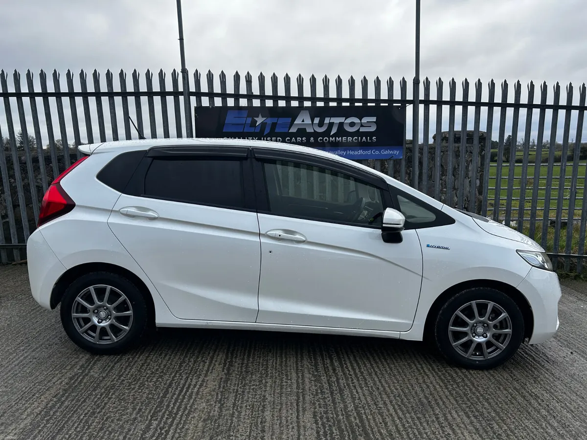 Honda FIt Self Charging Hybrid 2016 - Image 4