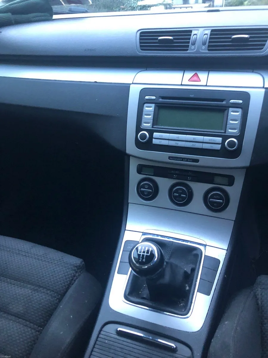 Volkswagen Passat - Image 4