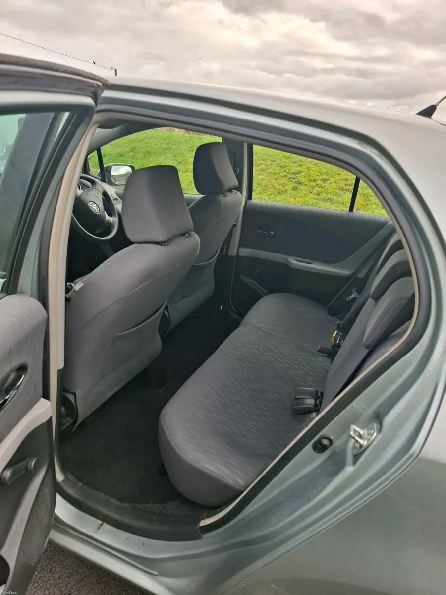 Toyota Yaris 2010 - Image 4