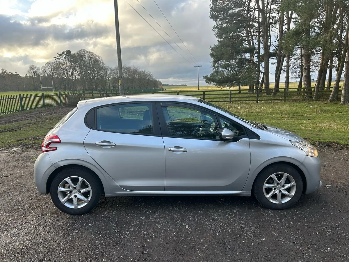 Peugeot 208 - Image 4