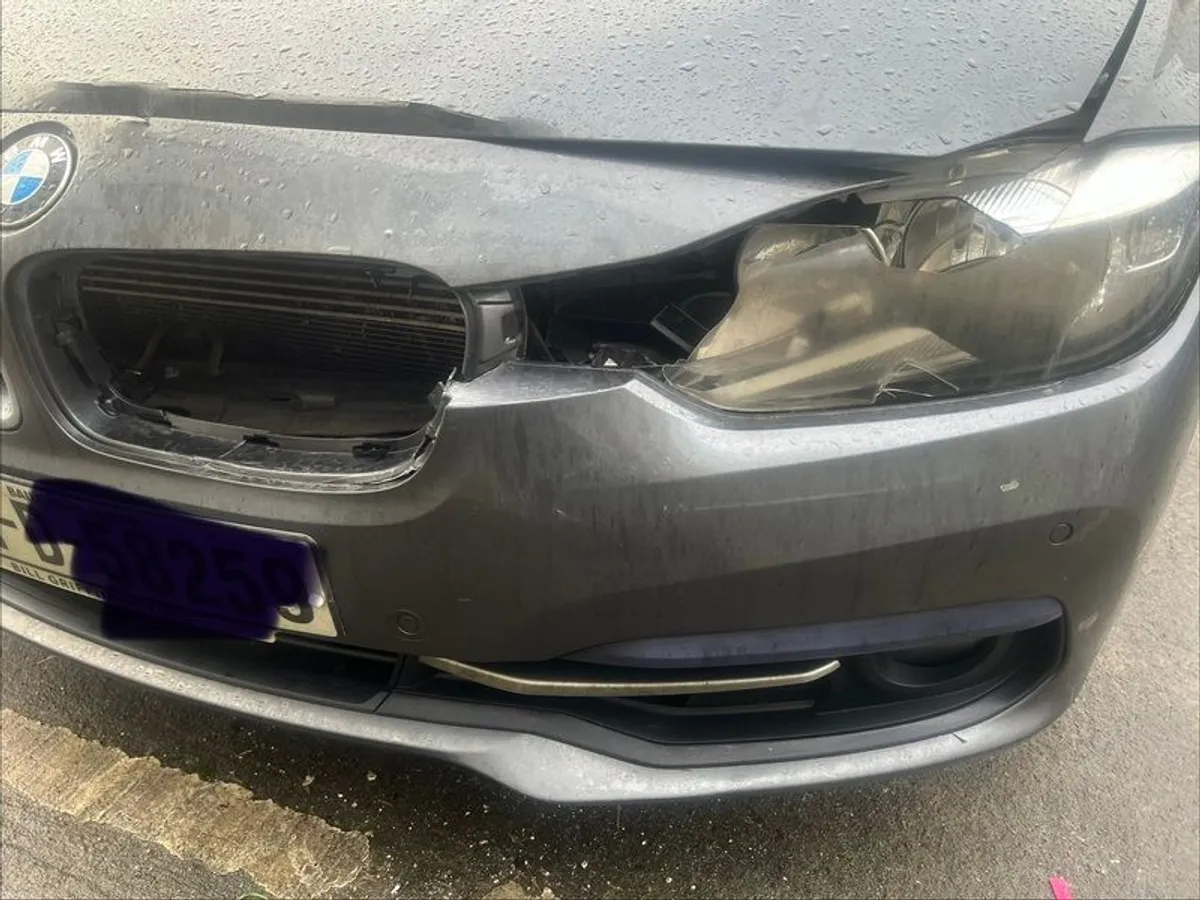 2017 BMW 3 Series (330e) - Image 2