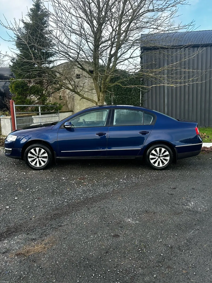 Volkswagen Passat - Image 2