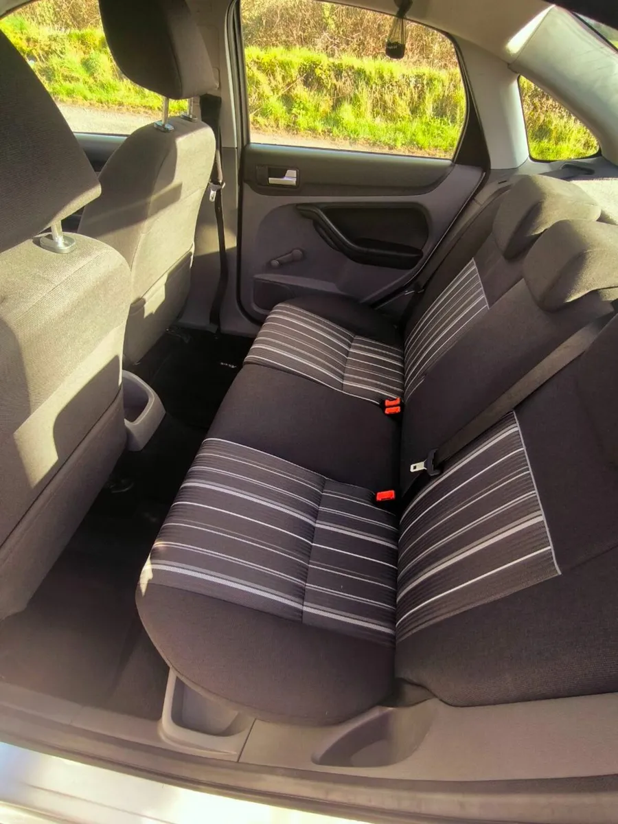 Ford Focus 2009 - Image 2