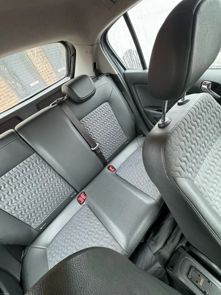 Opel corsa 2011 , 1.4 petrol - Image 4
