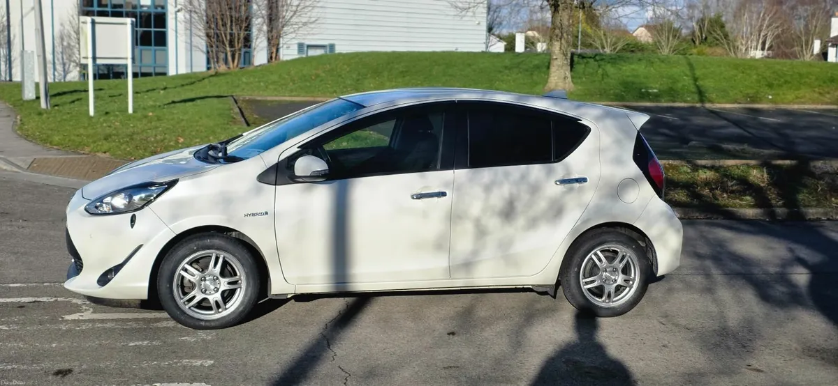 Toyota Aqua 2019 Hybrid push start - Image 2