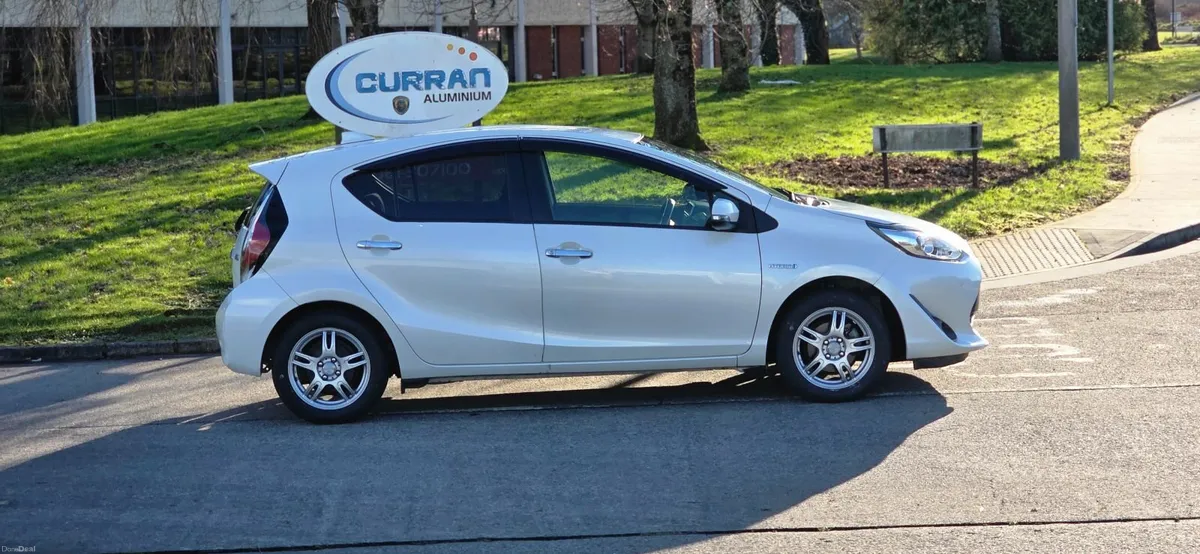 Toyota Aqua 2019 Hybrid push start - Image 3