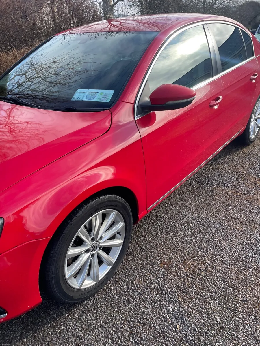 Volkswagen Passat 2012 - Image 2