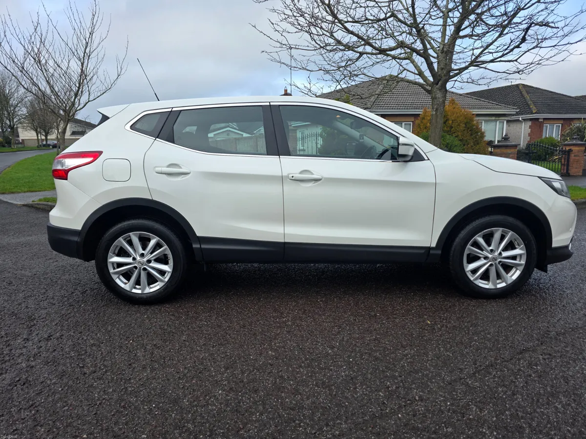 Nissan Qashqai 1.2 petrol ( NCT and TAX ) - Image 4