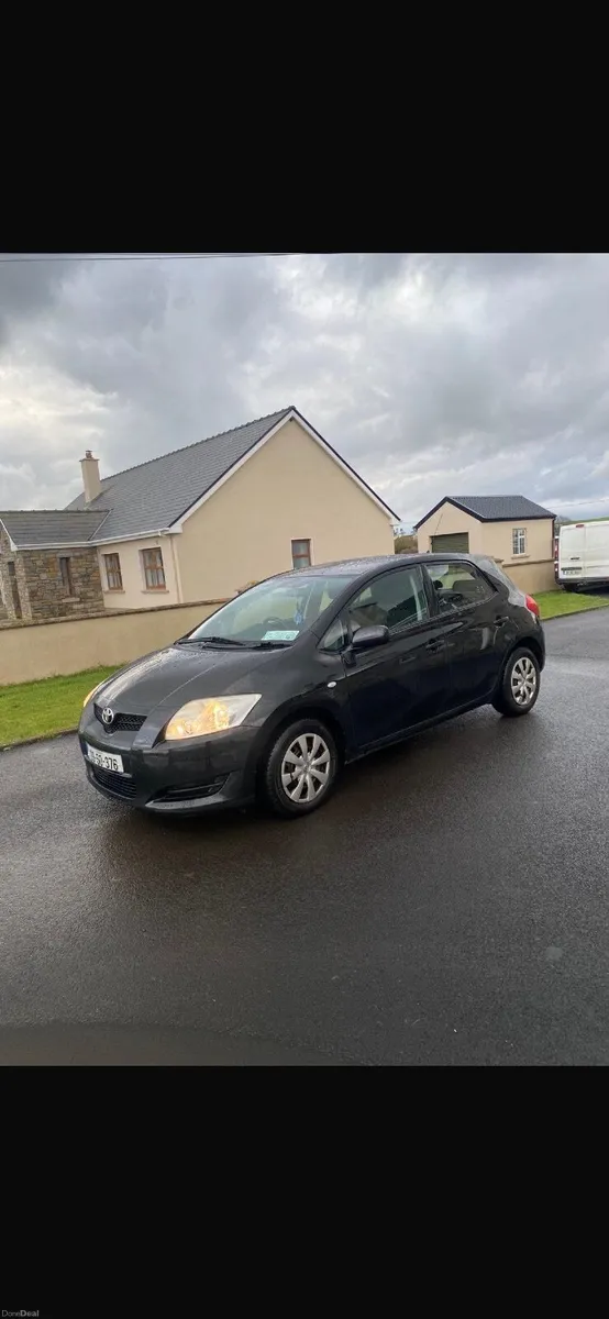 Toyota Auris 2009 - Image 2