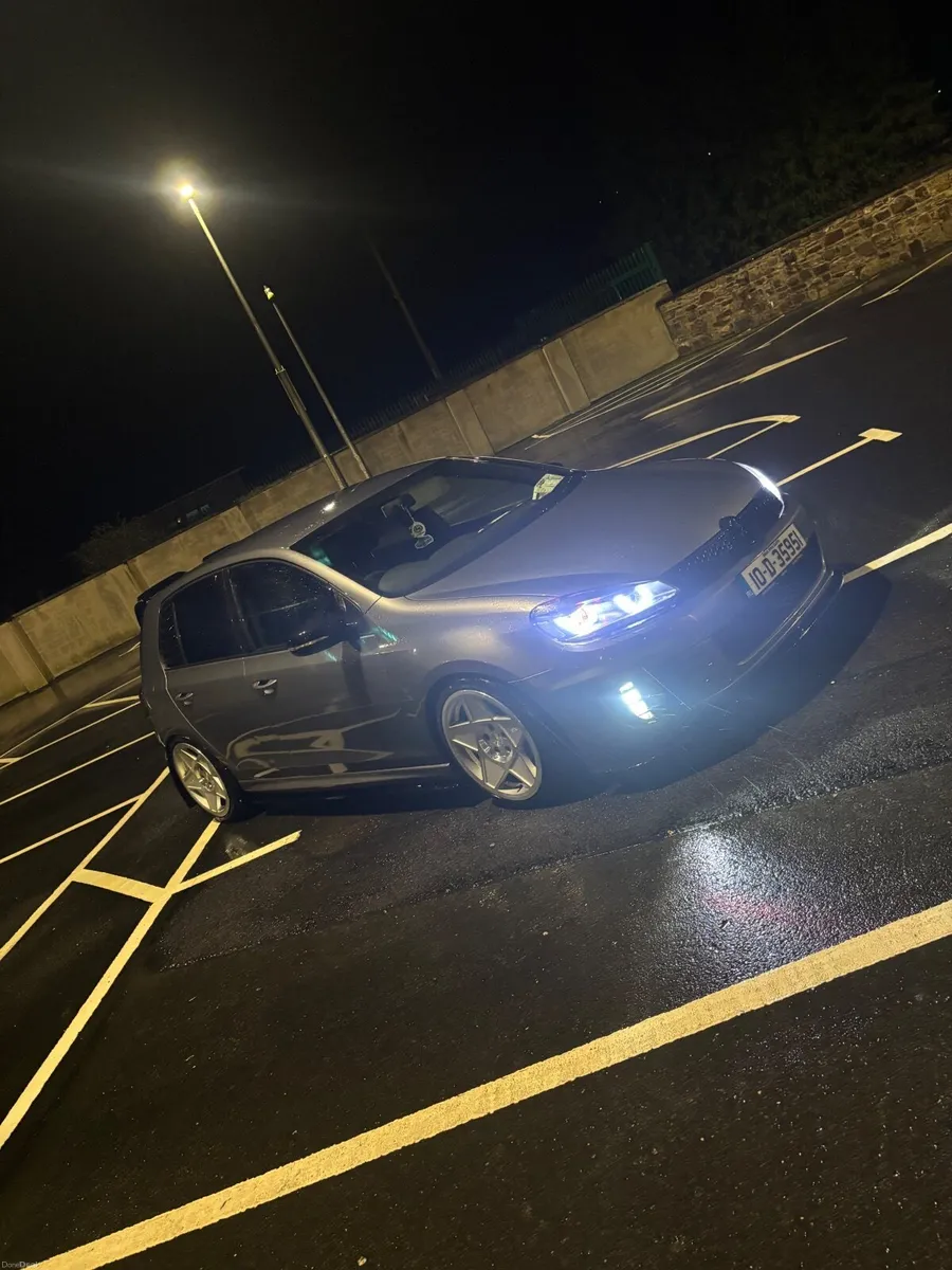 Volkswagen Golf 2010 - Image 2