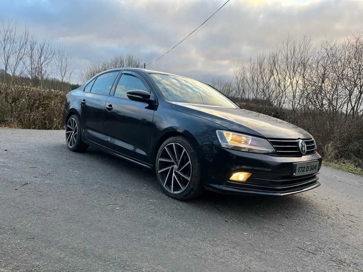 2017 Volkswagen Jetta - Image 4