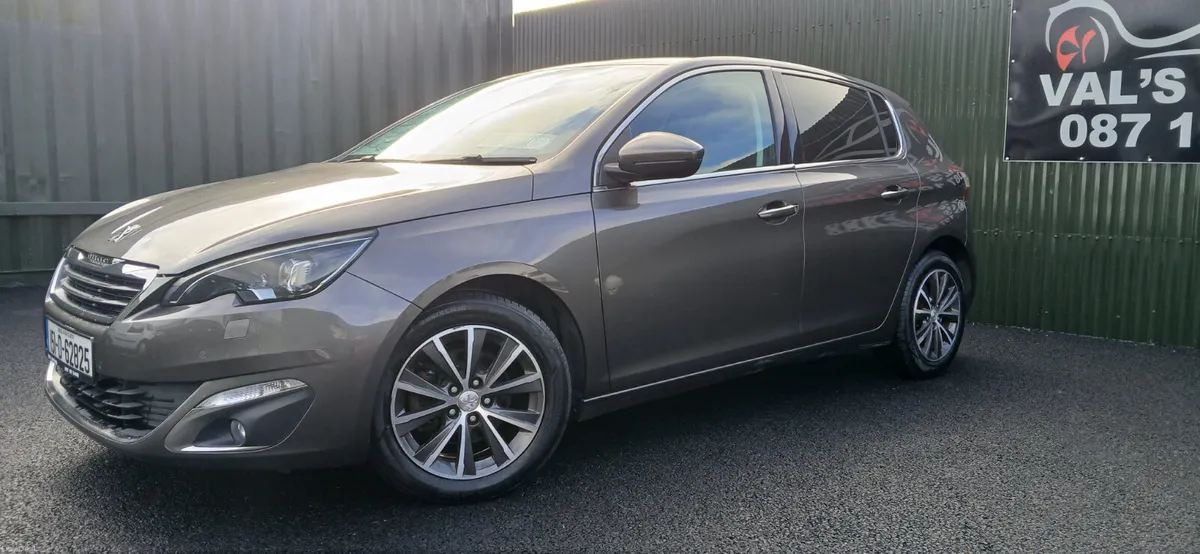 15 Peugeot 308  1.2 Petrol Automatic Gerbox - Image 4