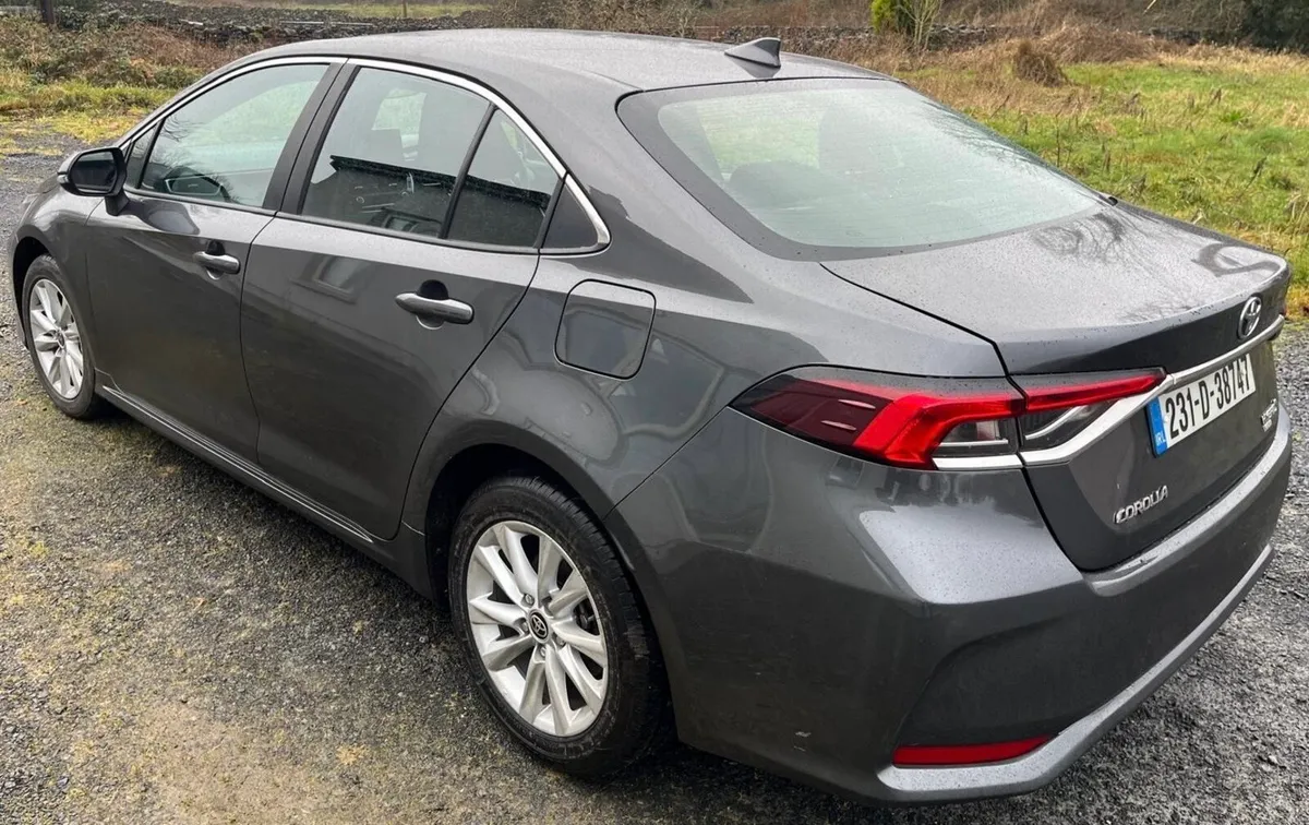 2023 Toyota Corolla Luna Hybrid - Image 4