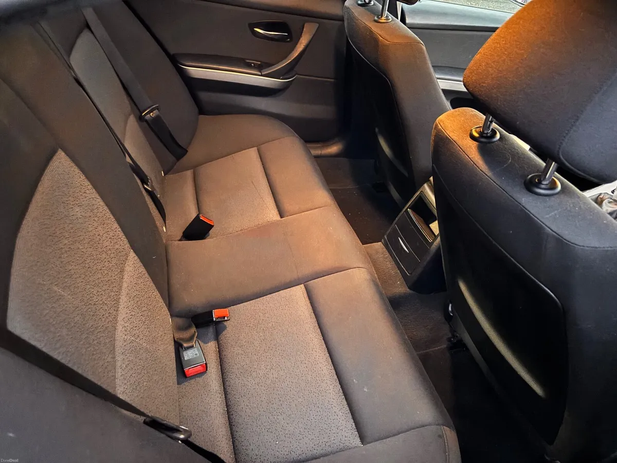 BMW 3-Series 2008 - Image 2