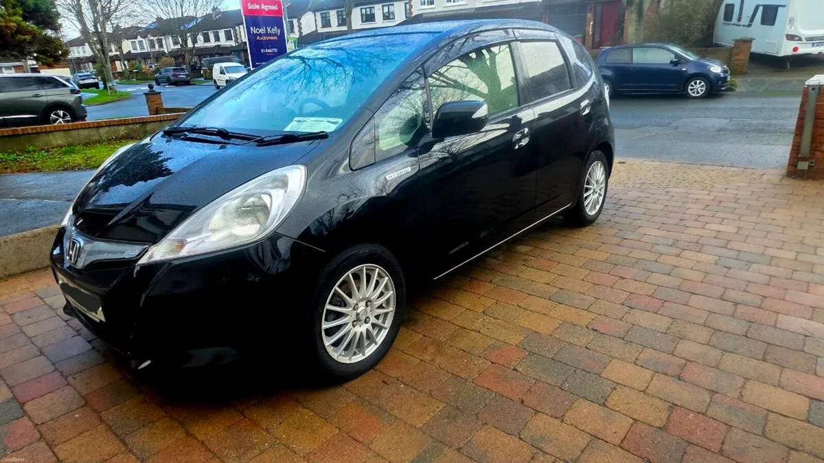 Honda Fit 2012 Hybrid 1.3 Automatic - Perfect! - Image 2