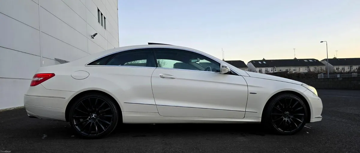 Mercedes-Benz E-Class 2009 - Image 2