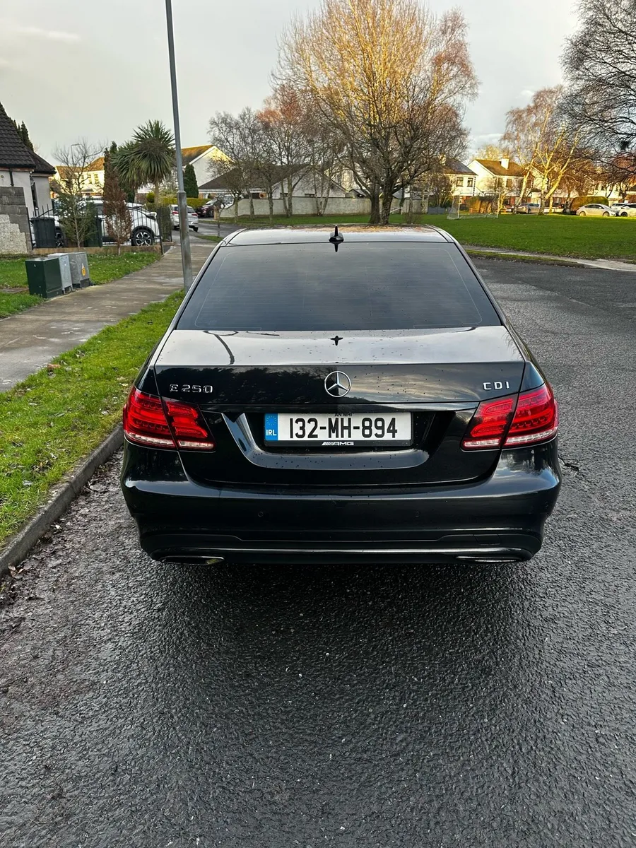 MERCEDES BENZ E250 CDI AMG LINE - Image 4