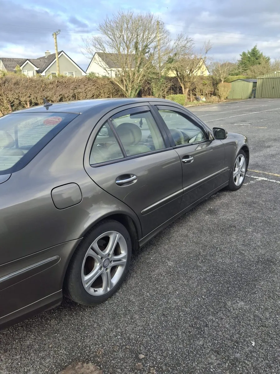 Mercedes E220 - Image 3