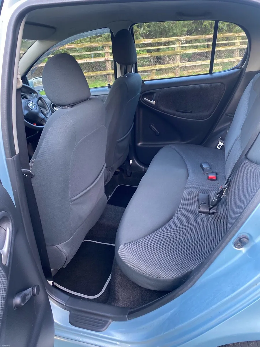 04 Toyota Yaris Sol 5dr - Image 3