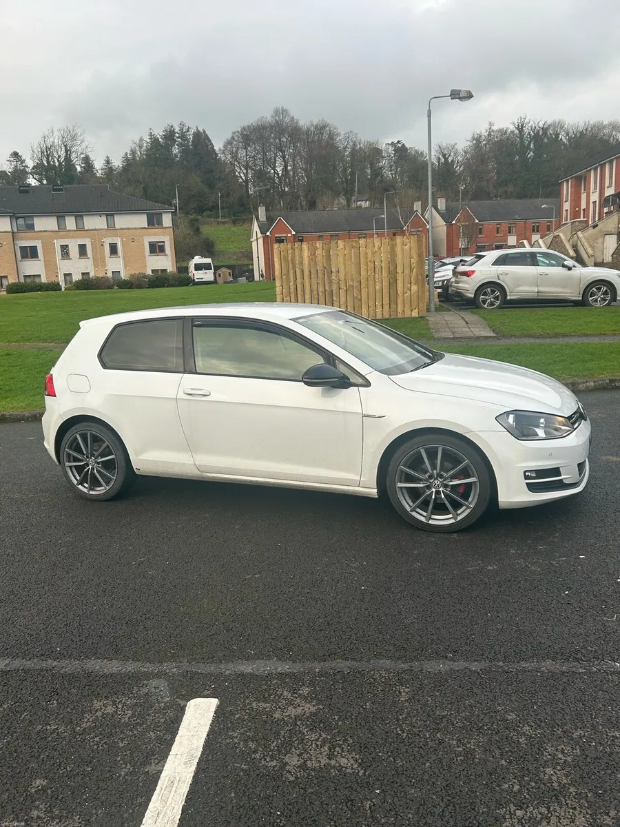VW Golf 142 Bluemotion - Image 2