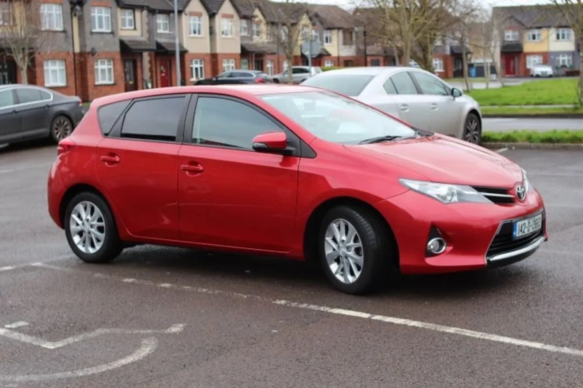 Toyota Auris 2014 Lowest Miles - Image 2