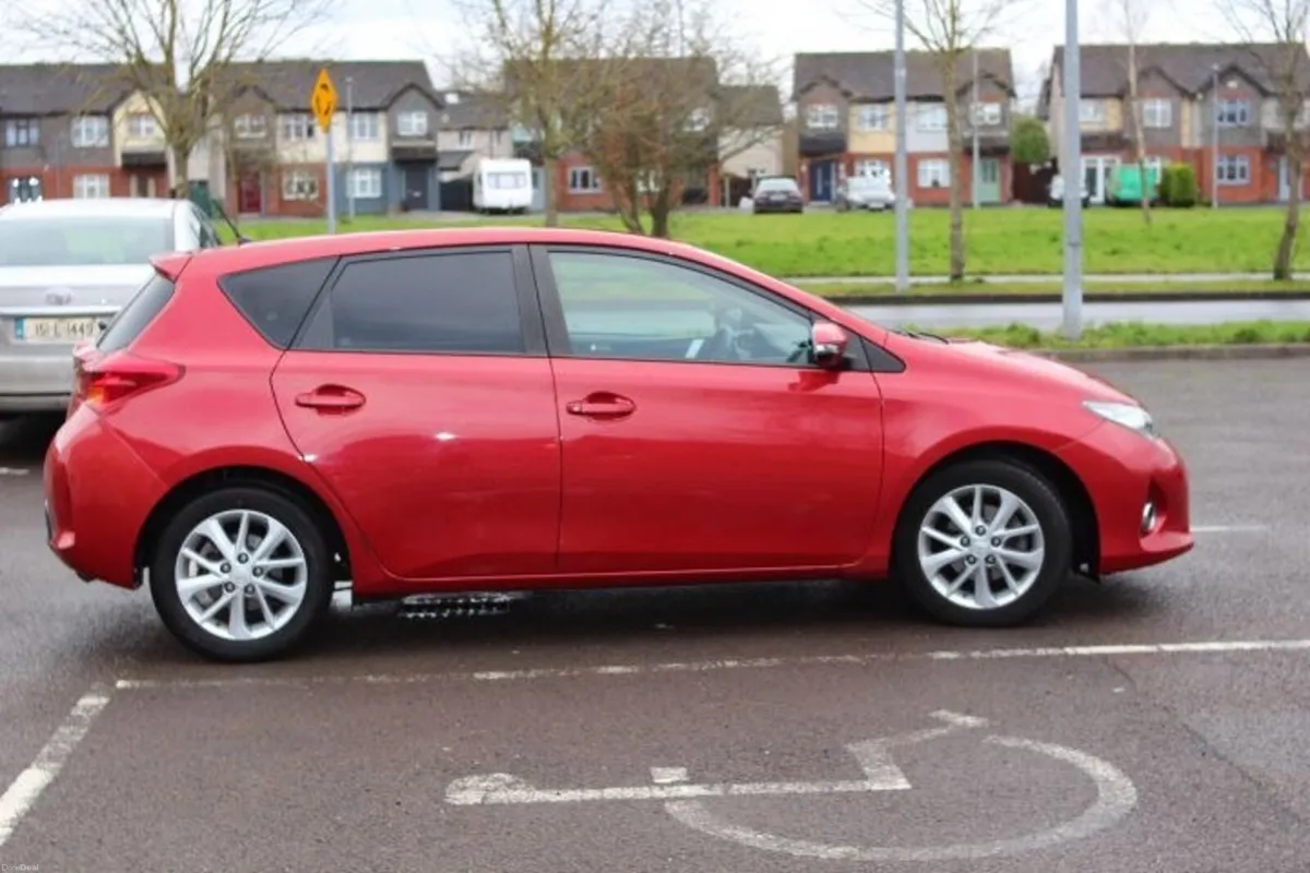 Toyota Auris 2014 Lowest Miles - Image 4