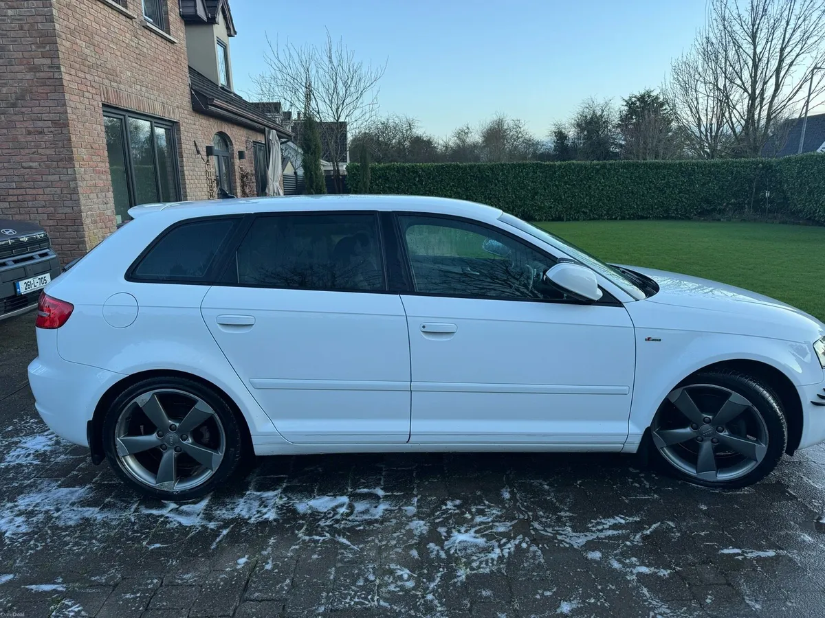 2013 Audi A3 S-Line Automatic 1.4 TFSI - Image 3