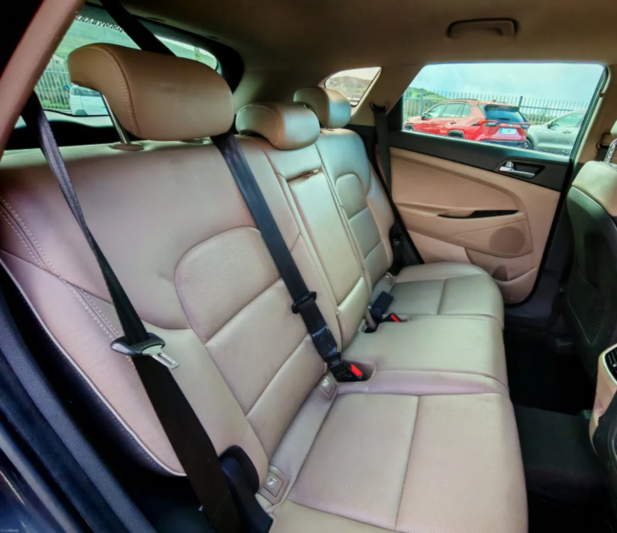 HYUNDAI TUCSON IX35 EXECUTIVE MILD HYBRID 5 5DR - Image 2