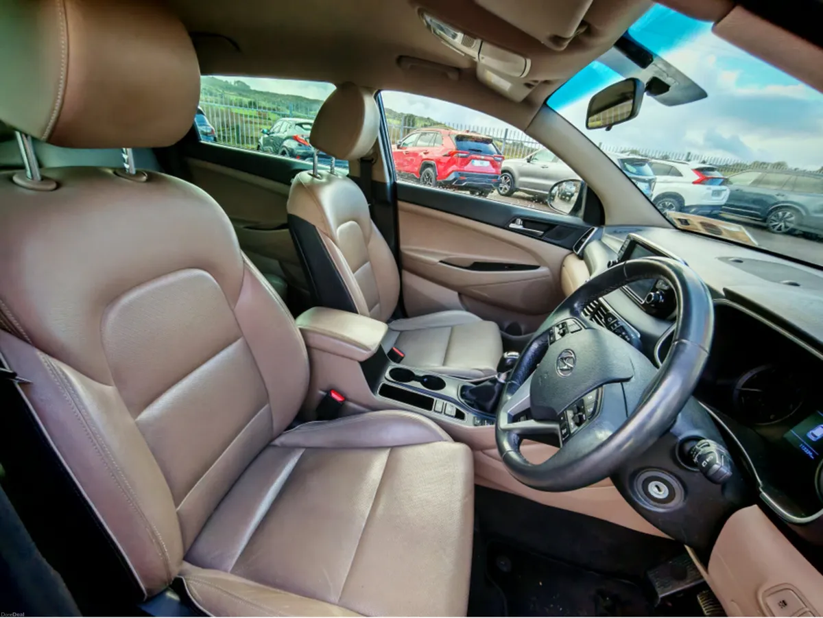 HYUNDAI TUCSON IX35 EXECUTIVE MILD HYBRID 5 5DR - Image 4