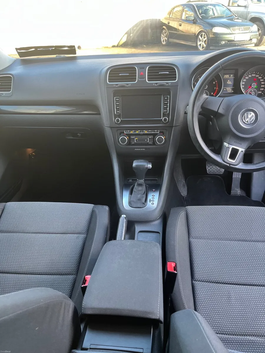 Volkswagen Golf 2010 - Image 4