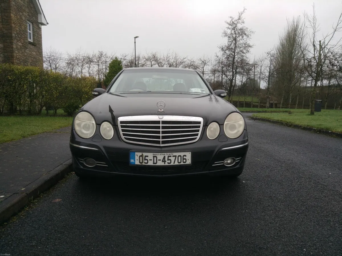 Mercedes-Benz E-Class 2005 - Image 2