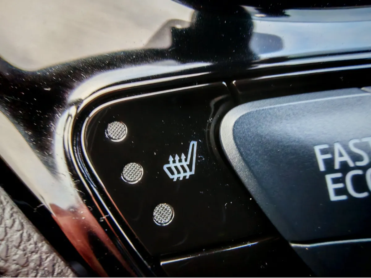 TOYOTA C-HR HYBRID SPORT 4DR AUTO - Image 4