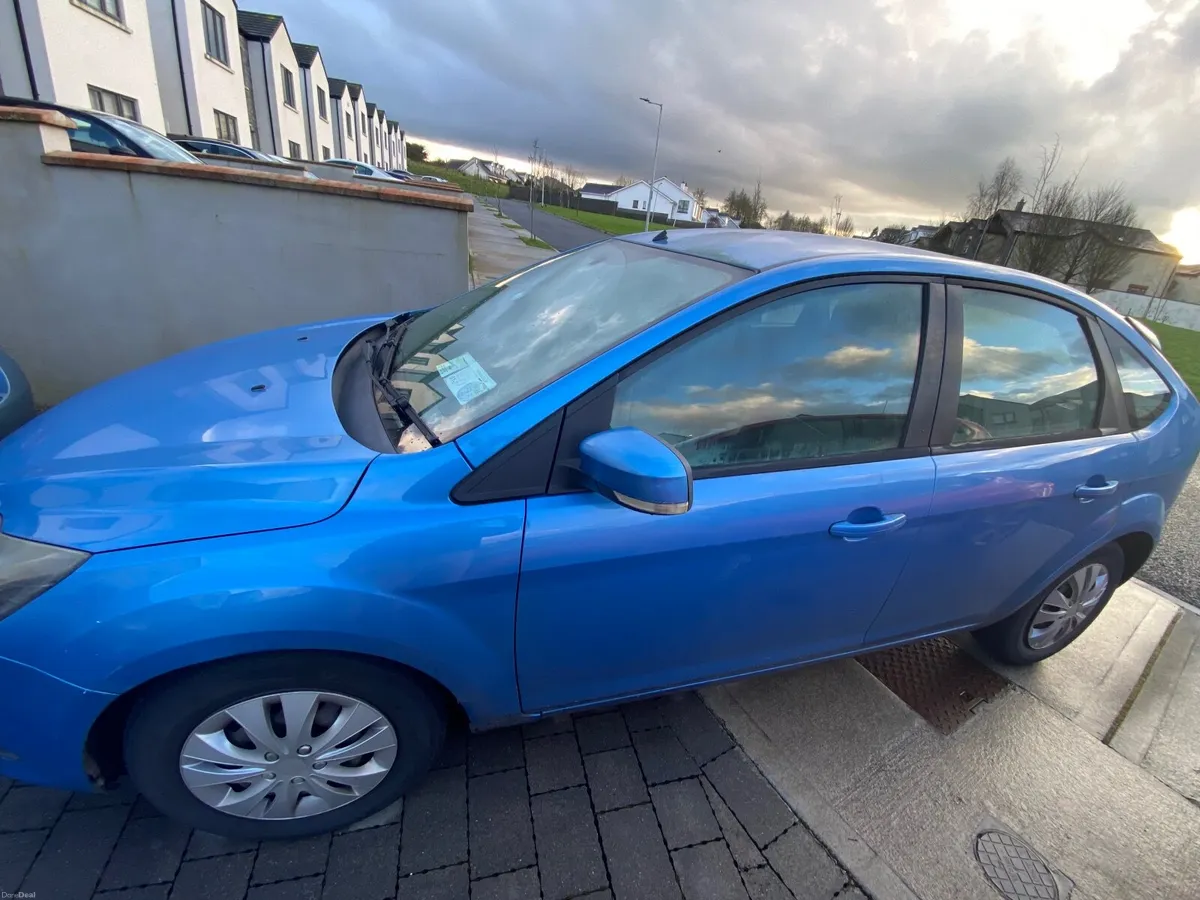 Ford Focus 2010 - Image 2