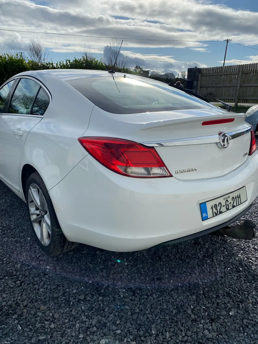 White Vauxhall Insignia - Image 4