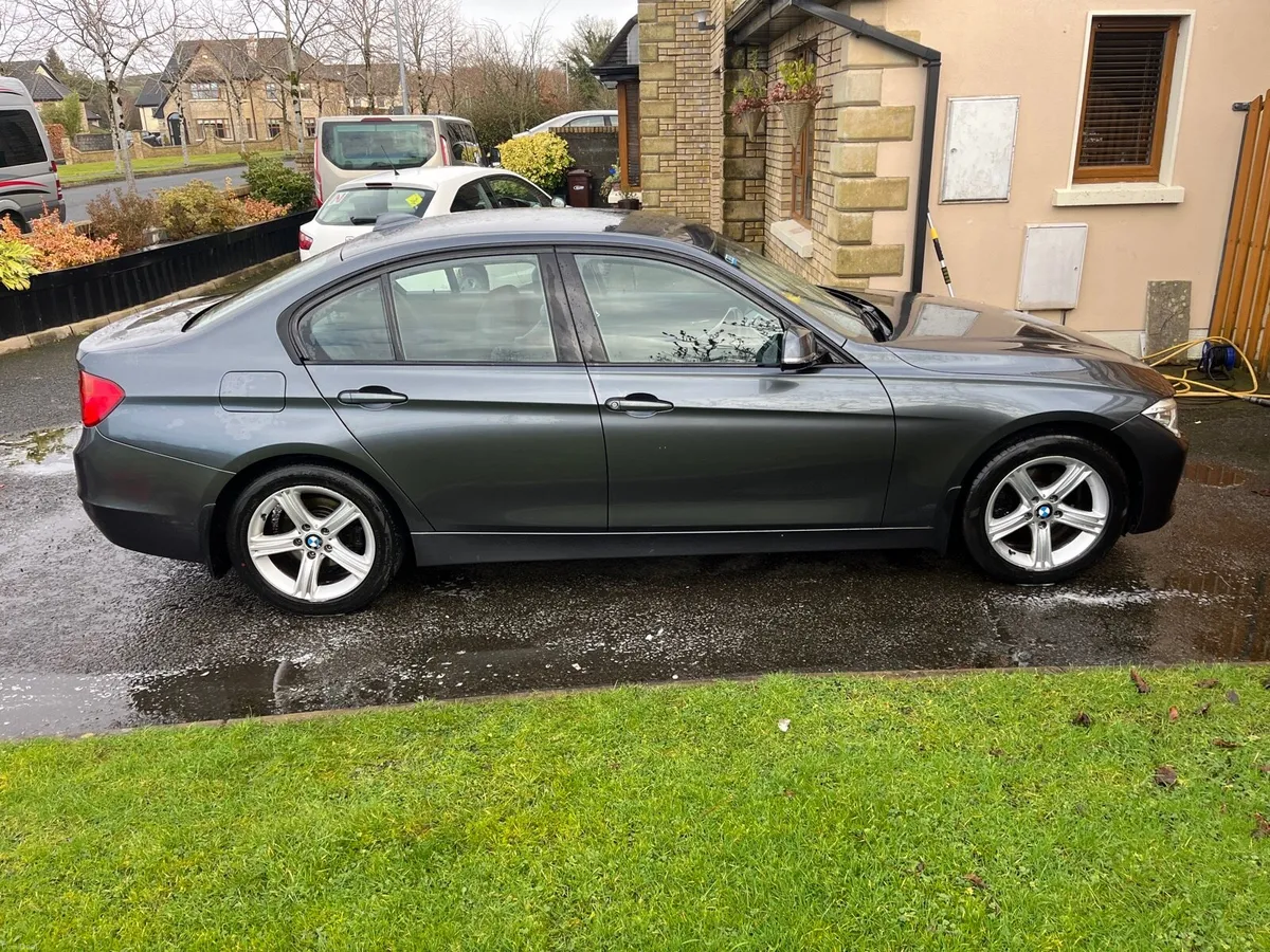 BMW 318D - Image 2