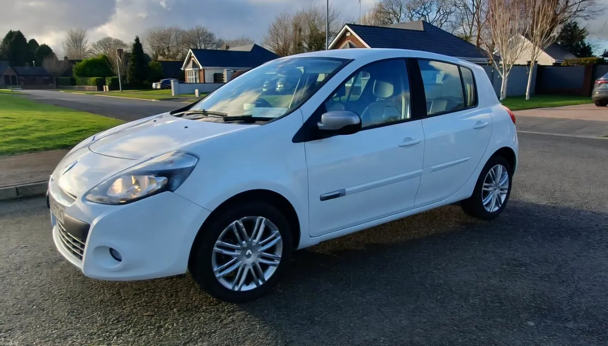 Renault Clio 2011 turbo petrol - Image 4