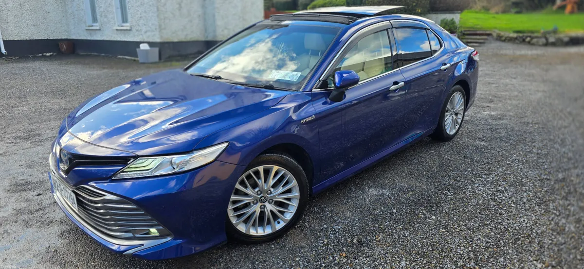 Toyota Camry 2018 PLATINUM - Image 2