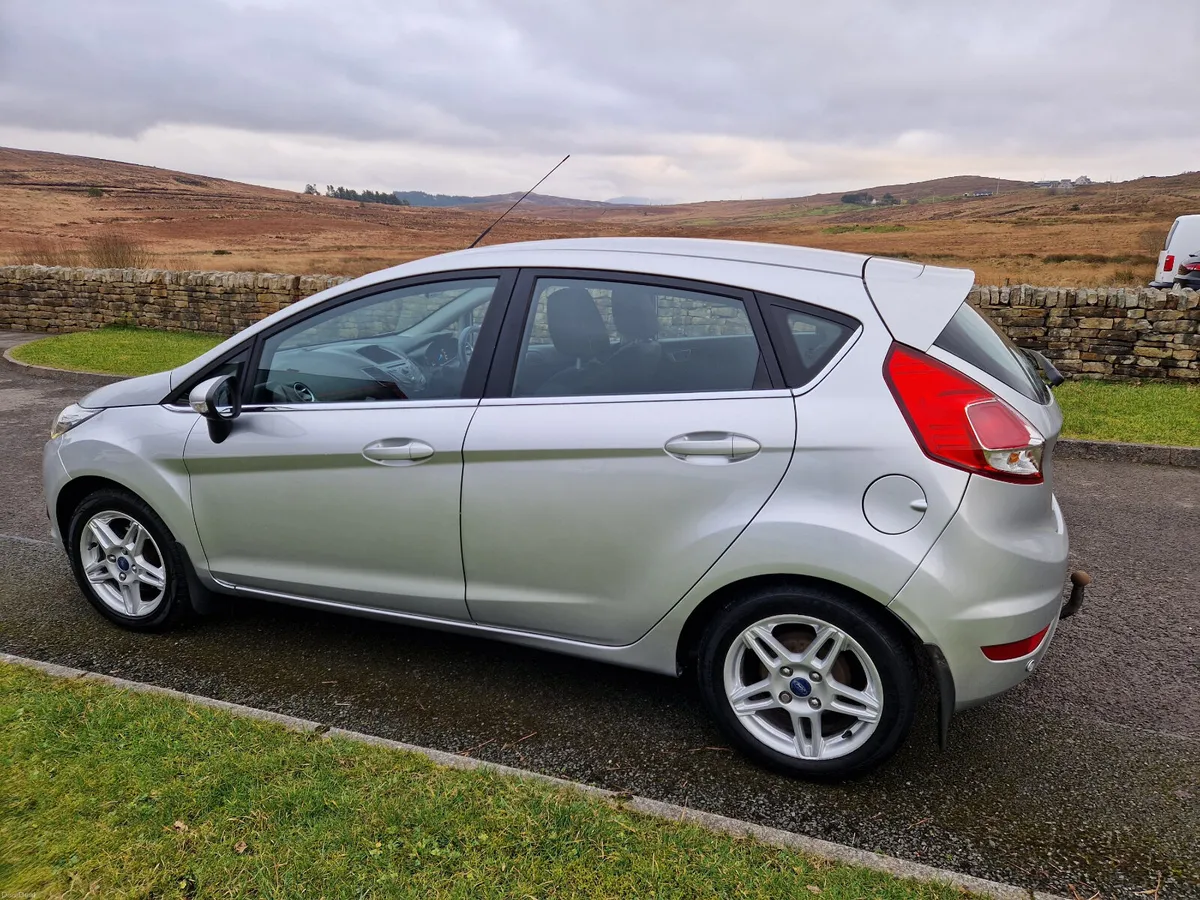 Ford Fiesta 2015 - Image 2