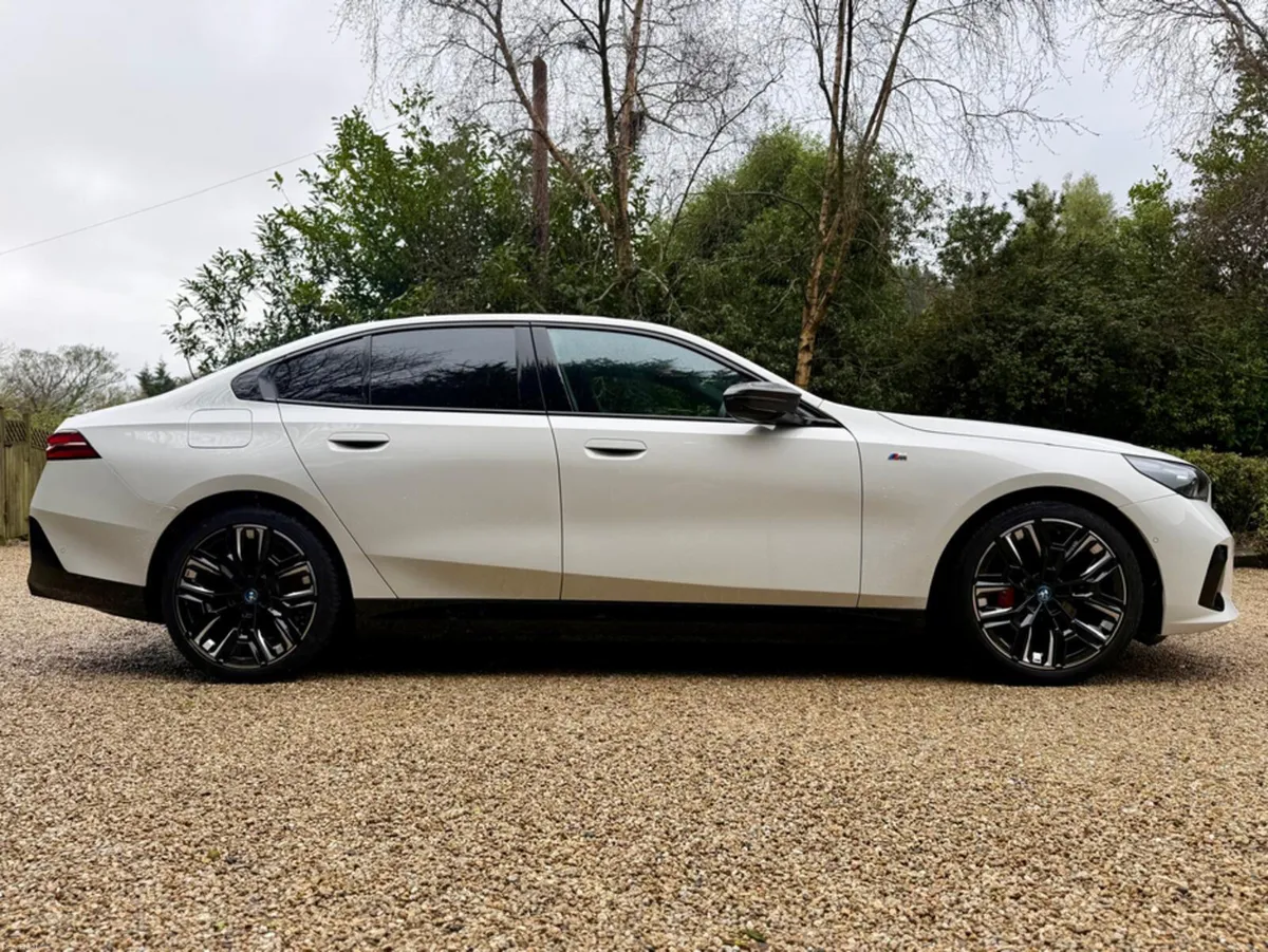 BMW i5 M60 XDRIVE - Image 3