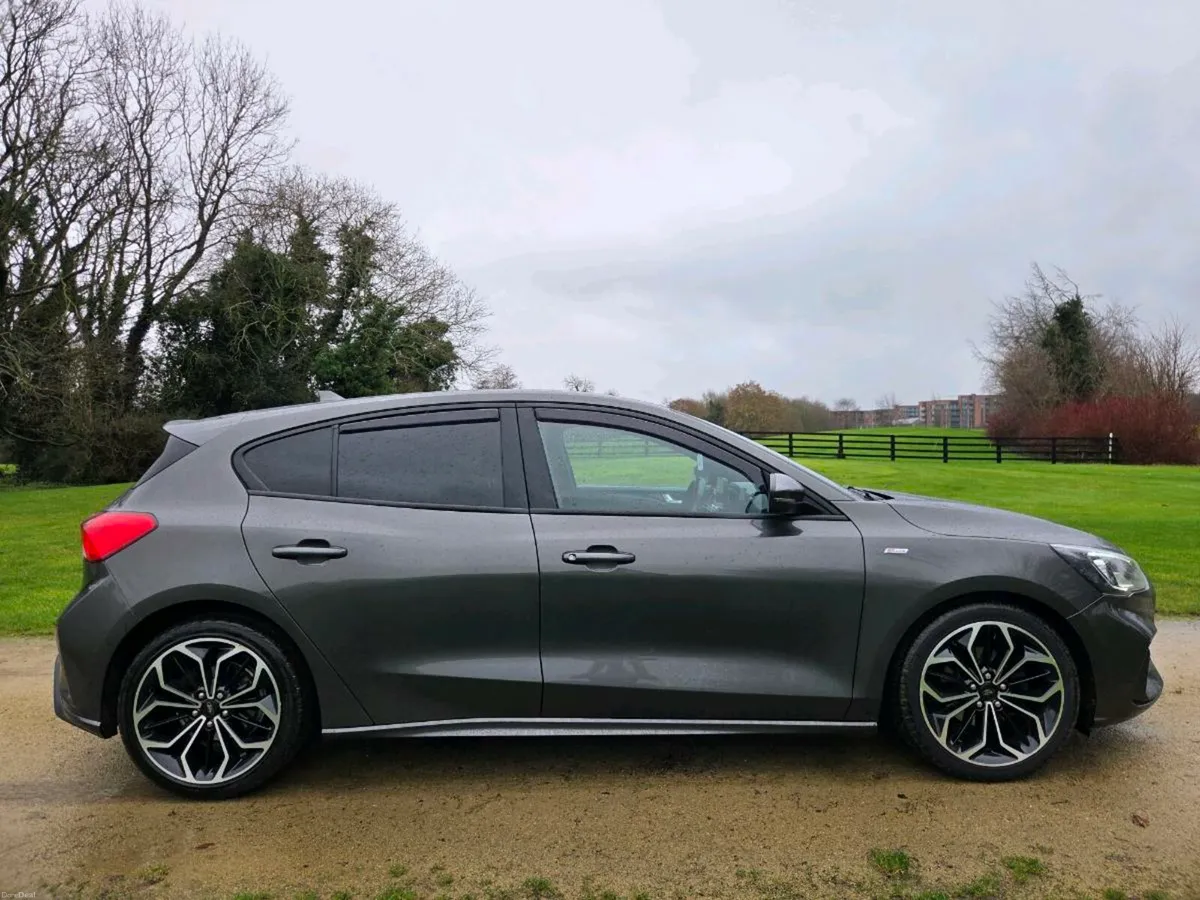 211 FORD FOCUS ST LINE - Image 2