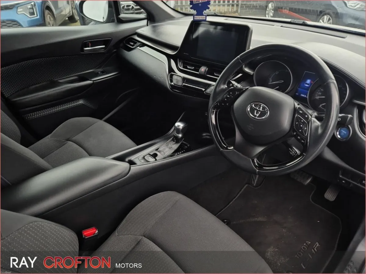 Toyota C-HR 1.8 HYBRID LUNA - Image 2