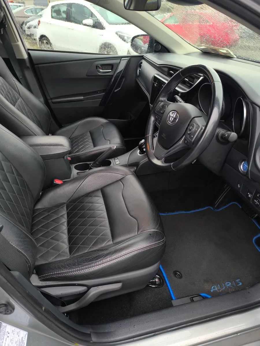 172 Toyota Auris 1.8 Hybrid. Full leather - Image 4