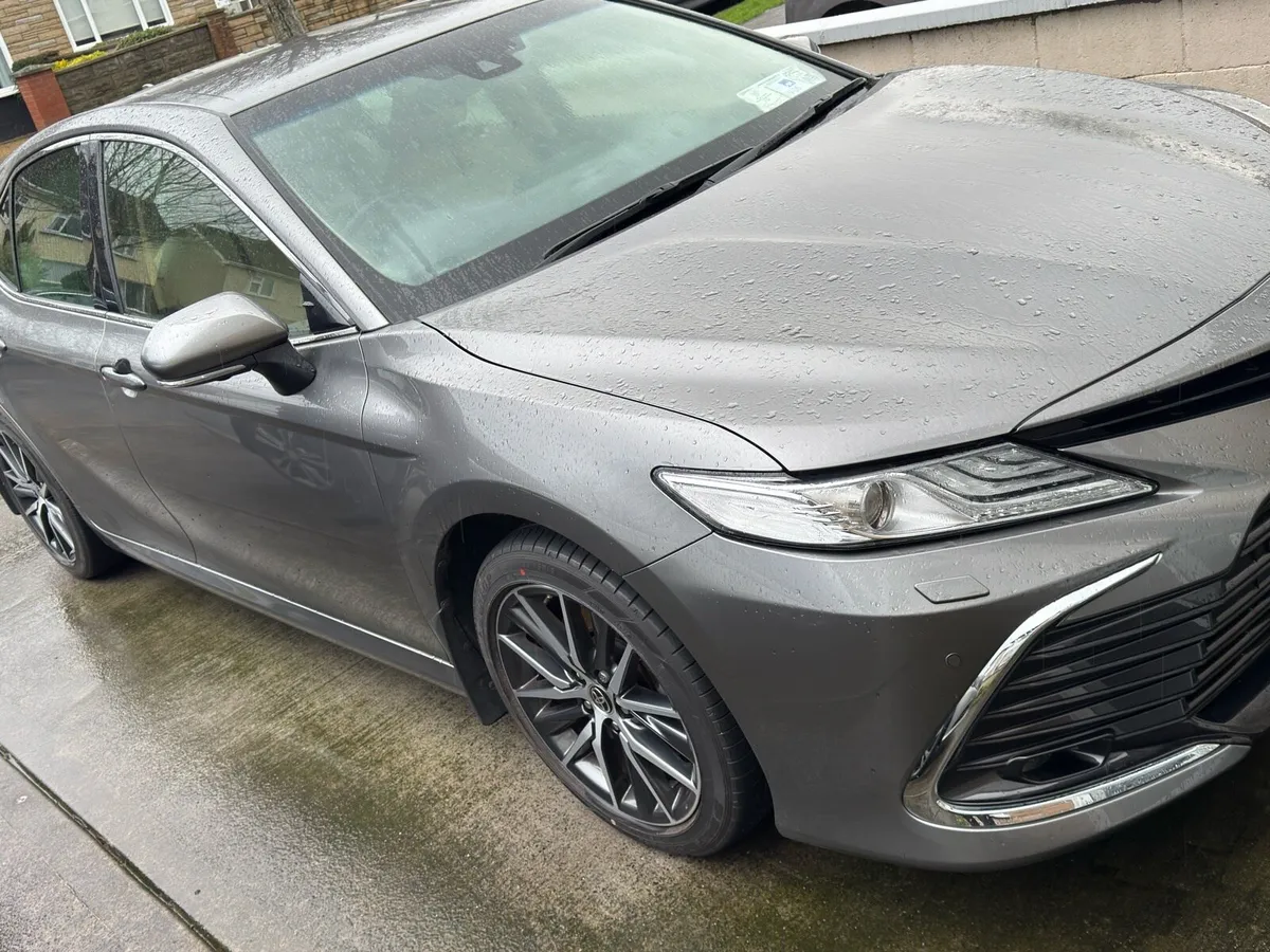 Toyota Camry Platinum spotless 39 k price - Image 1