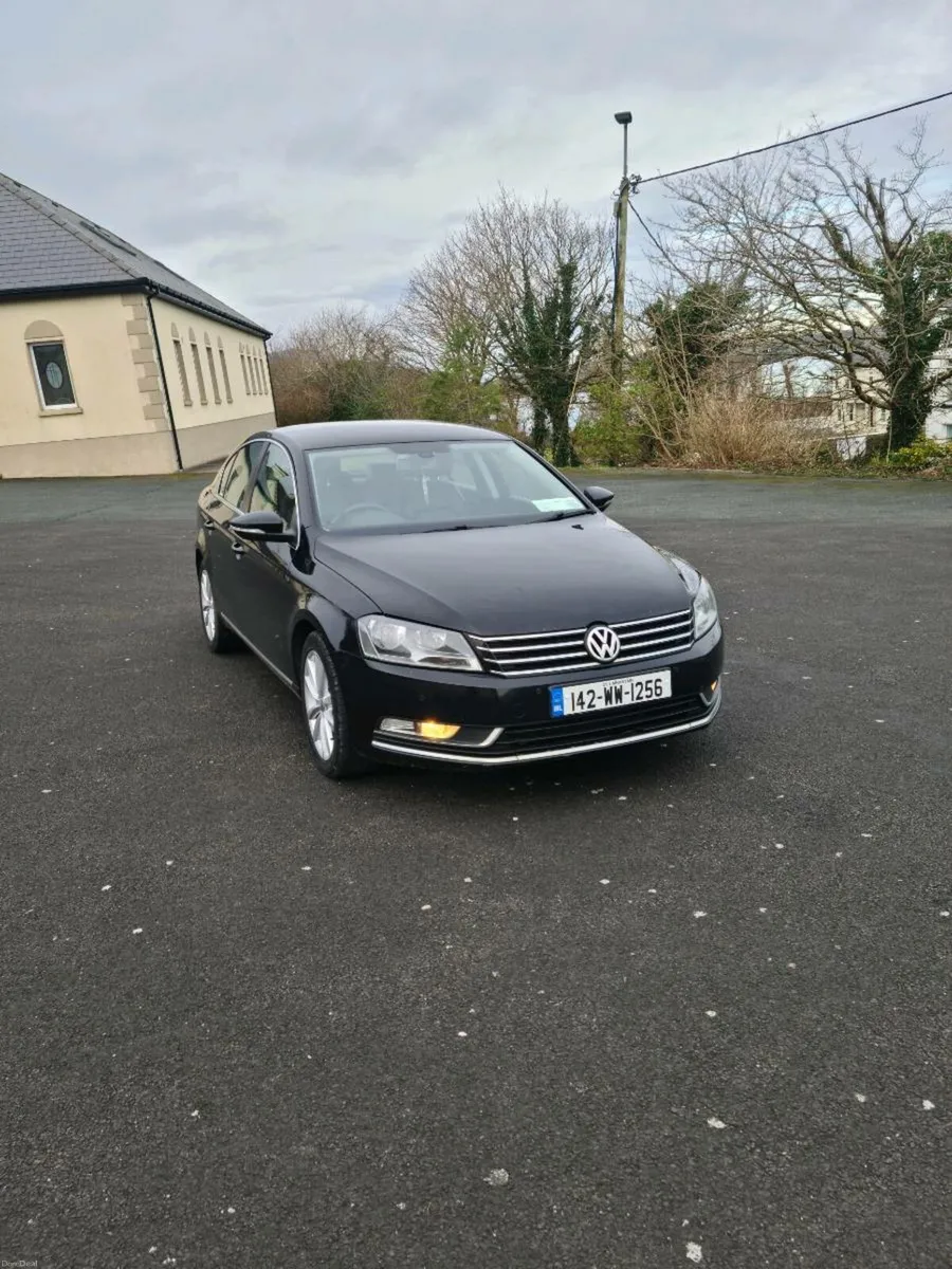 2014 Volkswagen Passat - Image 1